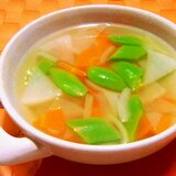 スナップエンドウと根菜のスープ